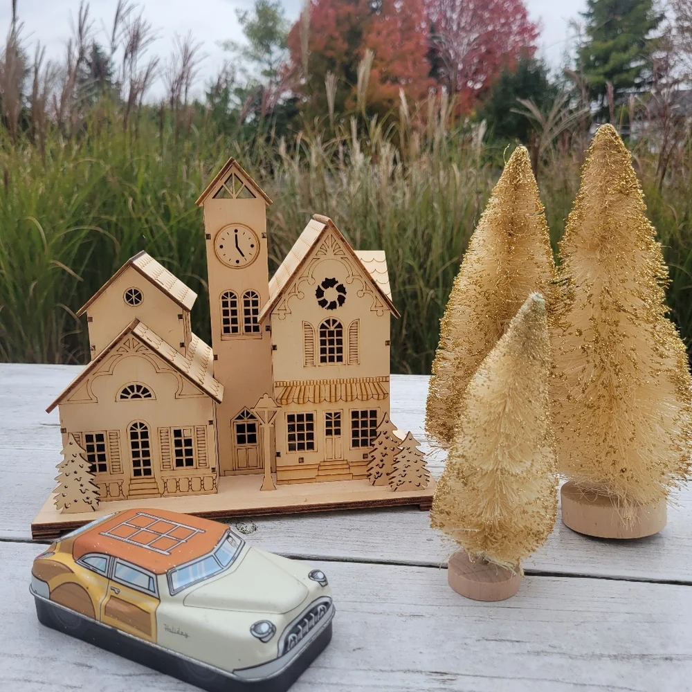 Holiday House & Car Vignette ~ Hallmark House NIB/NWT ~ Fossil Tin Car
